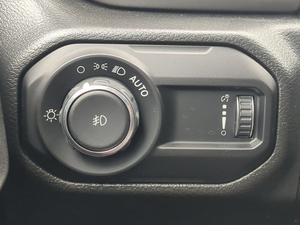Used 2023 Jeep Wrangler Unlimited Sport AWD/4WD image 25