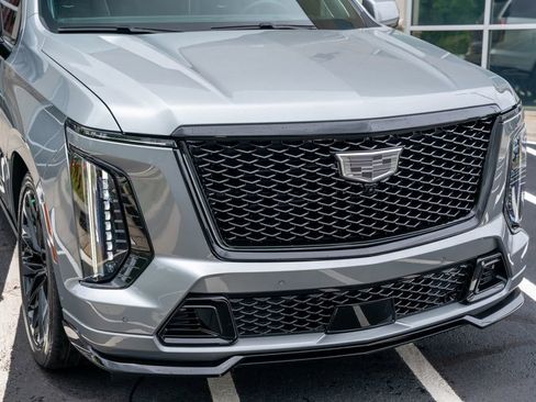 Used 2025 Cadillac Escalade V w/ LPO, ONYX Package AWD/4WD image 5