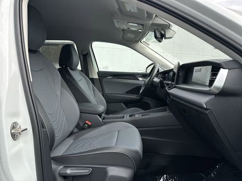 Certified 2025 Volkswagen Tiguan SE FWD image 21