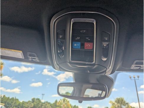Used 2024 Jeep Grand Cherokee Altitude RWD image 19
