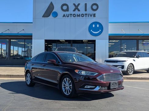 Used 2017 Ford Fusion SE w/ Fusion SE Technology Package FWD image 1