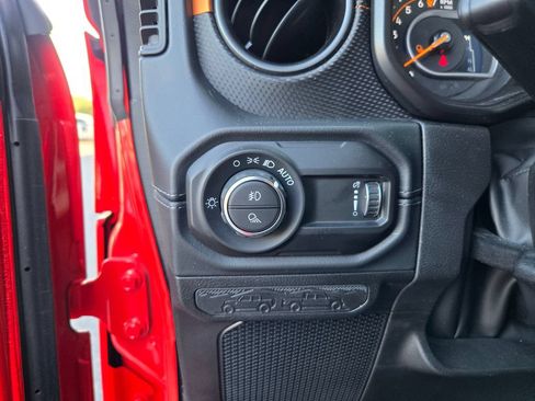 Used 2026 Jeep Gladiator Mojave AWD/4WD image 17