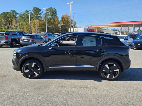 New 2026 Nissan Kicks SR FWD image 2