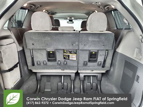 Used 2019 Toyota Sienna LE image 32