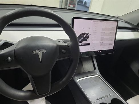 Used 2023 Tesla Model Y Long Range image 5