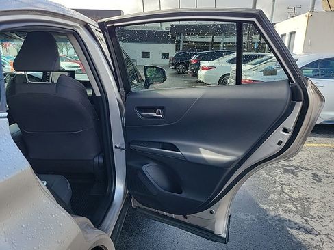 Used 2021 Toyota Venza LE image 10