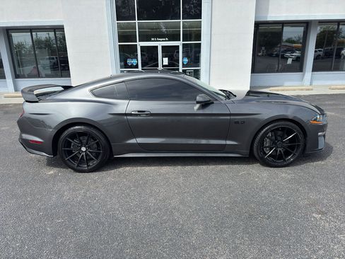 Used 2019 Ford Mustang GT RWD image 2