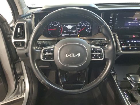 Certified 2022 Kia Sorento EX w/ Panoramic Sunroof Package image 19