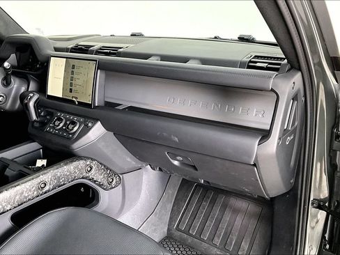 Used 2025 Land Rover Defender 110 AWD/4WD image 19