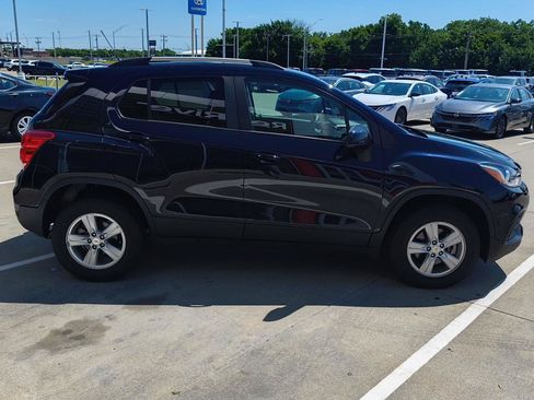 Used 2022 Chevrolet Trax LT w/ LT Convenience Package AWD/4WD image 22