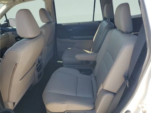Used 2019 Honda Pilot Touring image 10