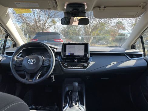Used 2025 Toyota Corolla LE image 31