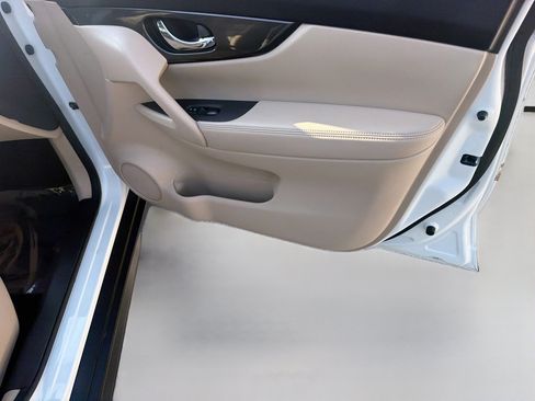 Used 2019 Nissan Rogue SV w/ Sun & Sound Touring Package FWD image 33