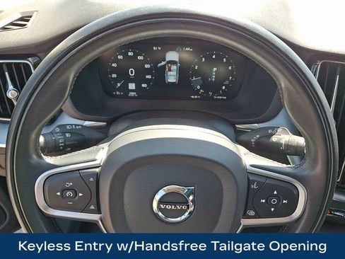 Used 2020 Volvo XC60 T5 Momentum w/ Protection Package AWD/4WD image 4