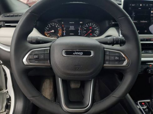 Used 2025 Jeep Compass Limited AWD/4WD image 17