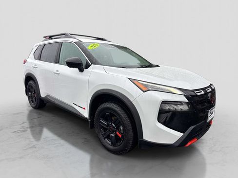 Used 2025 Nissan Rogue SV AWD/4WD image 6
