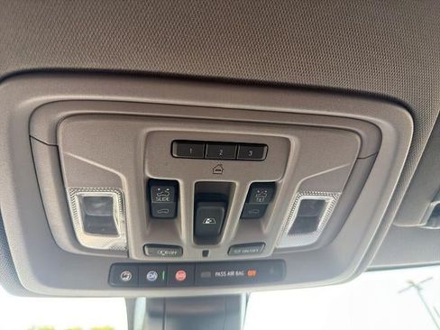 Used 2022 GMC Sierra 3500 Denali w/ Denali Ultimate Package AWD/4WD image 38