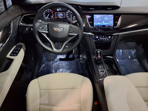 Used 2024 Cadillac XT6 Sport AWD/4WD image 2