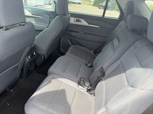 Used 2025 Ford Explorer Active AWD/4WD image 11
