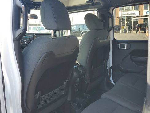 Used 2024 Jeep Wrangler Unlimited Rubicon AWD/4WD image 14
