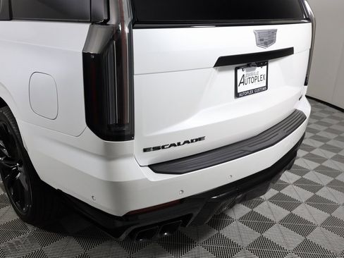 Used 2025 Cadillac Escalade V w/ LPO, ONYX Package image 54