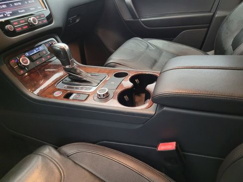 Used 2014 Volkswagen Touareg Lux image 26