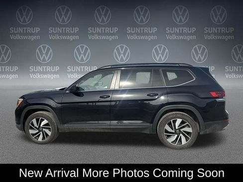Used 2025 Volkswagen Atlas SE image 2