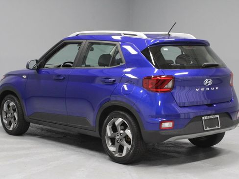 Used 2024 Hyundai Venue SEL FWD image 6