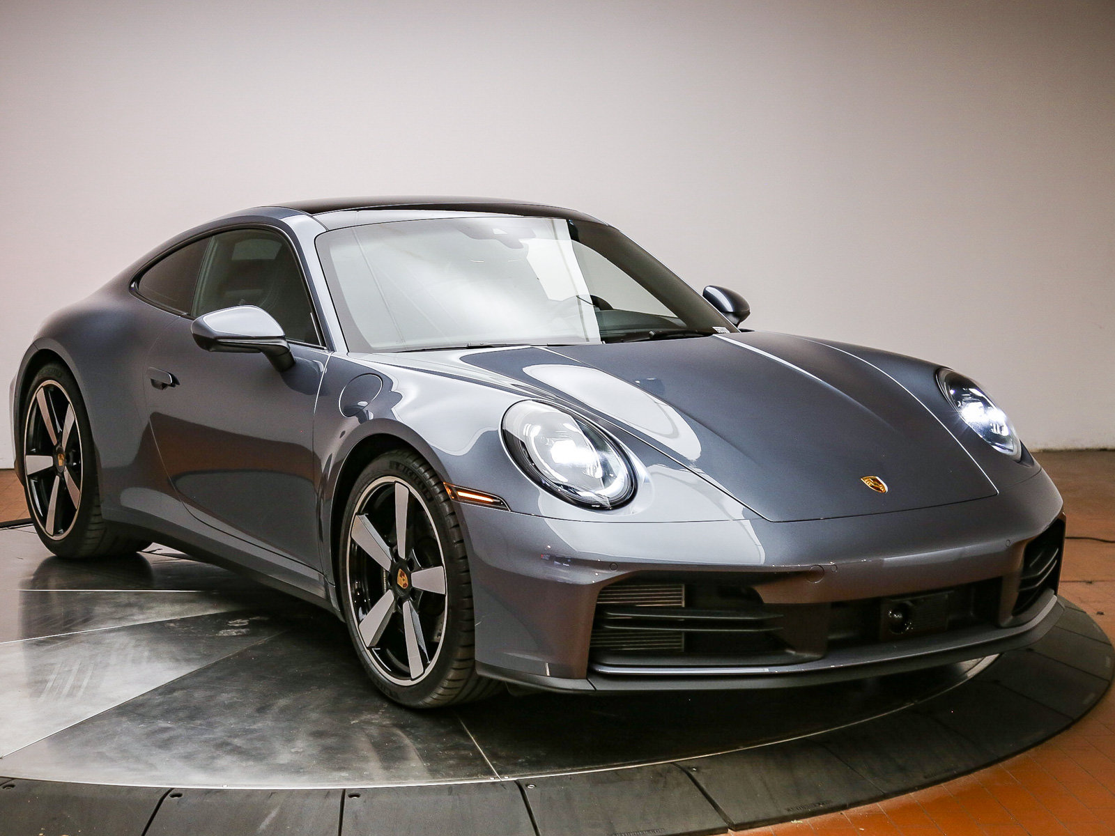Certified 2025 Porsche 911 Carrera RWD image 9