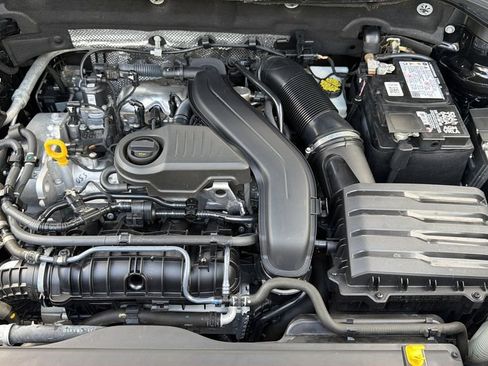 Certified 2022 Volkswagen Taos SE FWD image 29