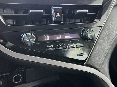 Used 2021 Toyota Camry SE FWD image 18