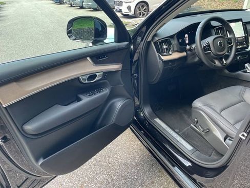 Certified 2025 Volvo XC90 B6 Core AWD/4WD image 11