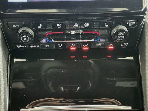 Used 2022 Jeep Grand Cherokee Trailhawk w/ Advanced Protech Group II AWD/4WD image 17