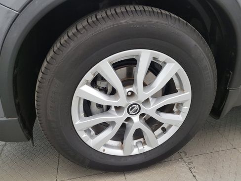 Used 2018 Nissan Rogue SV w/ Premium Package FWD image 31