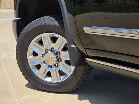 Used 2024 Chevrolet Silverado 2500 High Country w/ High Country Premium Package AWD/4WD image 32