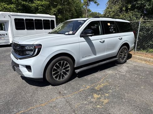 Used 2025 Ford Expedition Platinum image 9