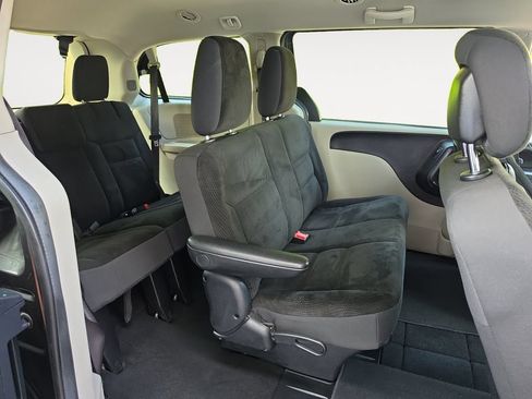 Used 2019 Dodge Grand Caravan SE FWD image 13