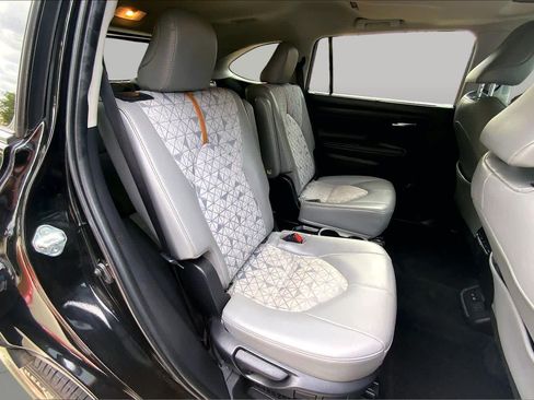 Used 2023 Toyota Highlander Bronze Edition AWD/4WD image 20