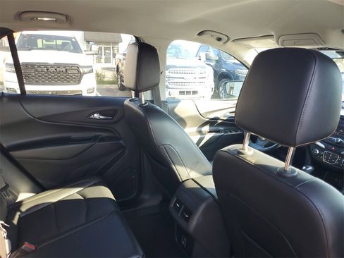 Used 2021 Chevrolet Equinox LT image 32