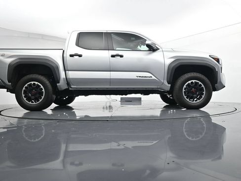 Used 2024 Toyota Tacoma TRD Off-Road AWD/4WD image 42