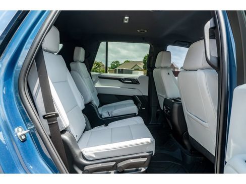 Used 2025 Chevrolet Tahoe Premier AWD/4WD image 17