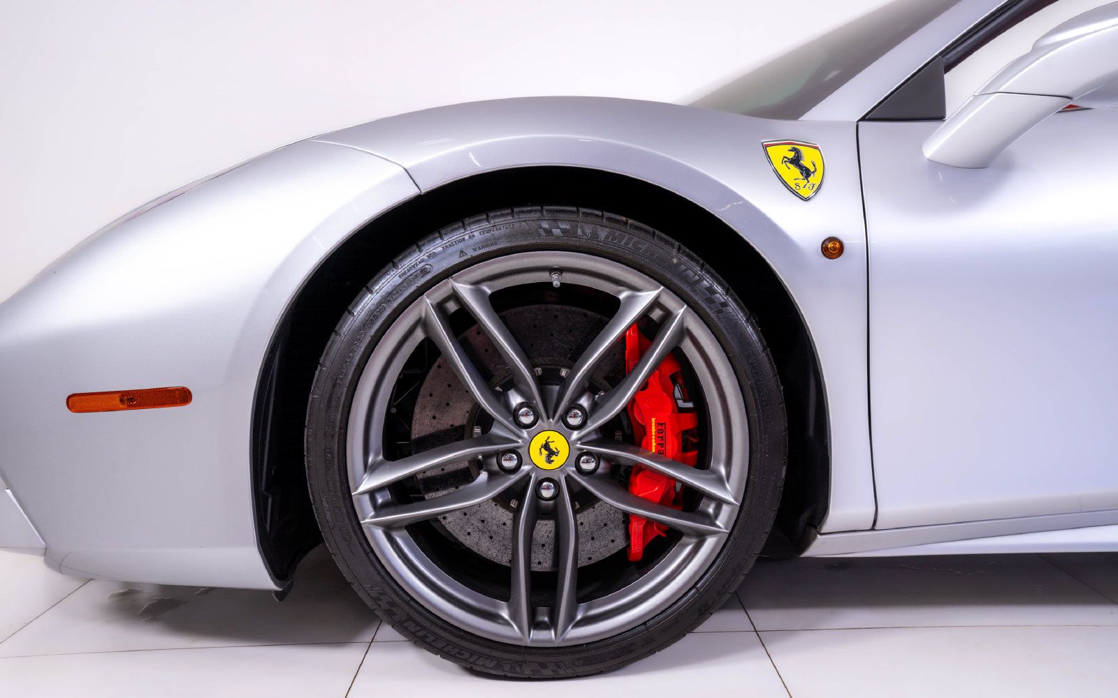 Used 2019 Ferrari 488 Spider RWD image 16