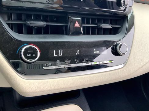 Used 2020 Toyota Corolla LE image 33