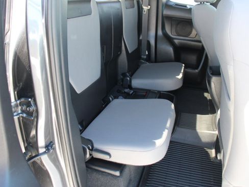 Certified 2019 Toyota Tacoma SR5 RWD image 18