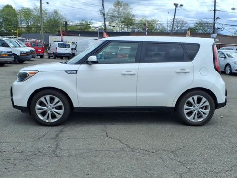 Used 2016 Kia Soul + image 4