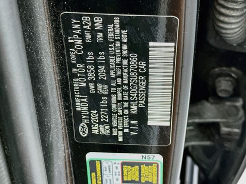 Used 2025 Hyundai Elantra SEL FWD image 12
