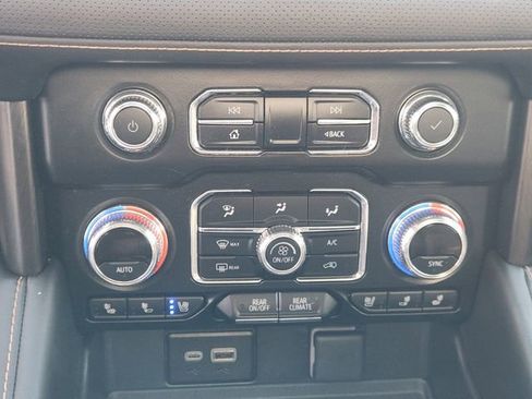 Used 2024 GMC Yukon AT4 w/ LPO, Floor Liner Package image 17