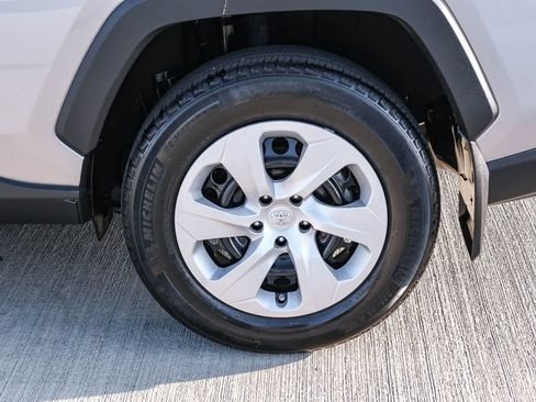 Used 2024 Toyota RAV4 LE AWD/4WD image 9