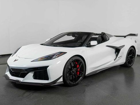 Used 2025 Chevrolet Corvette Z06 w/ Z07 Performance Package image 4