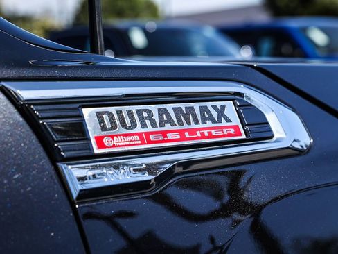 Used 2021 GMC Sierra 2500 Denali w/ Denali Black Diamond Edition image 17